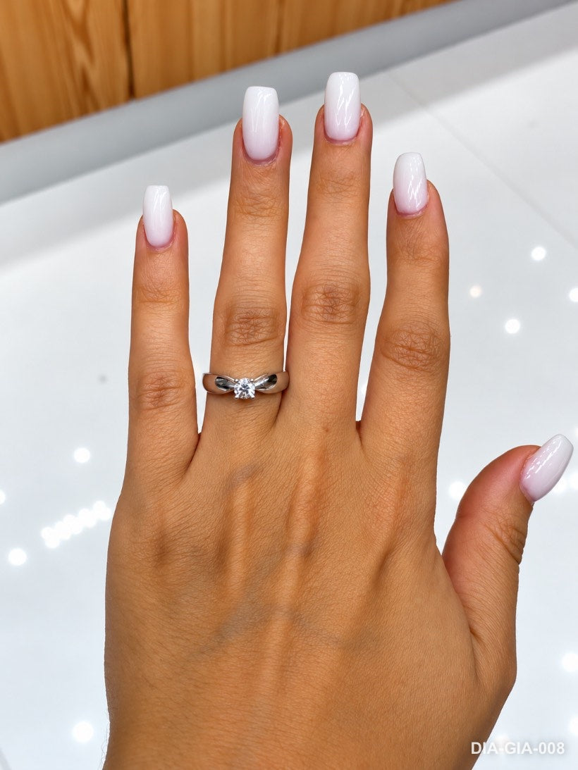 Bague solitaire en diamant naturel certifié GIA, Sole, sur or blanc 18 carats – Diamea