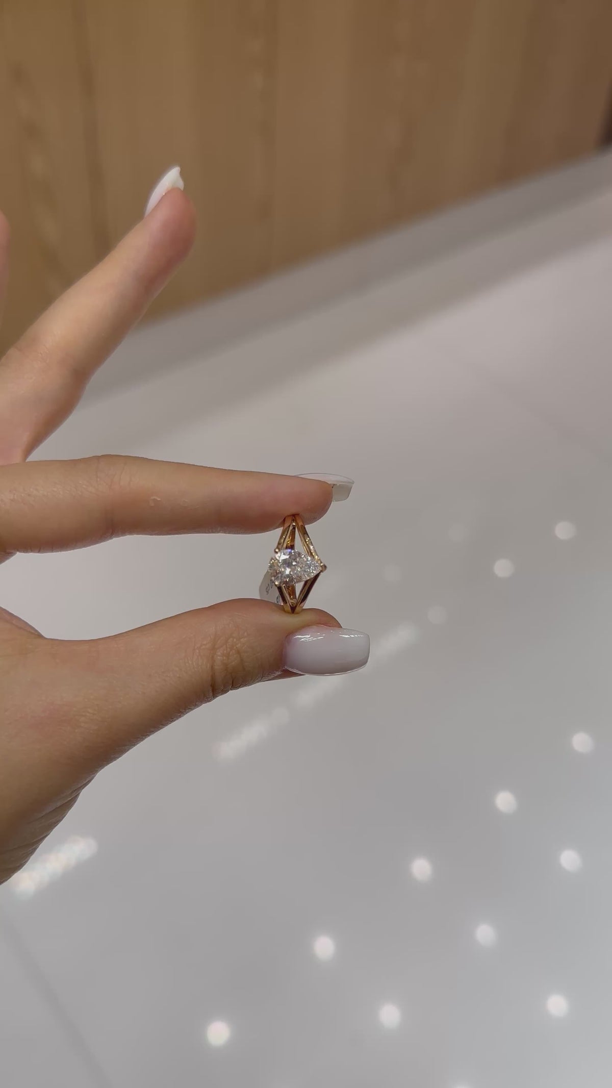 Vidéo portée bague solitaire diamant de laboratoire poire 1,5 ct – Diamea