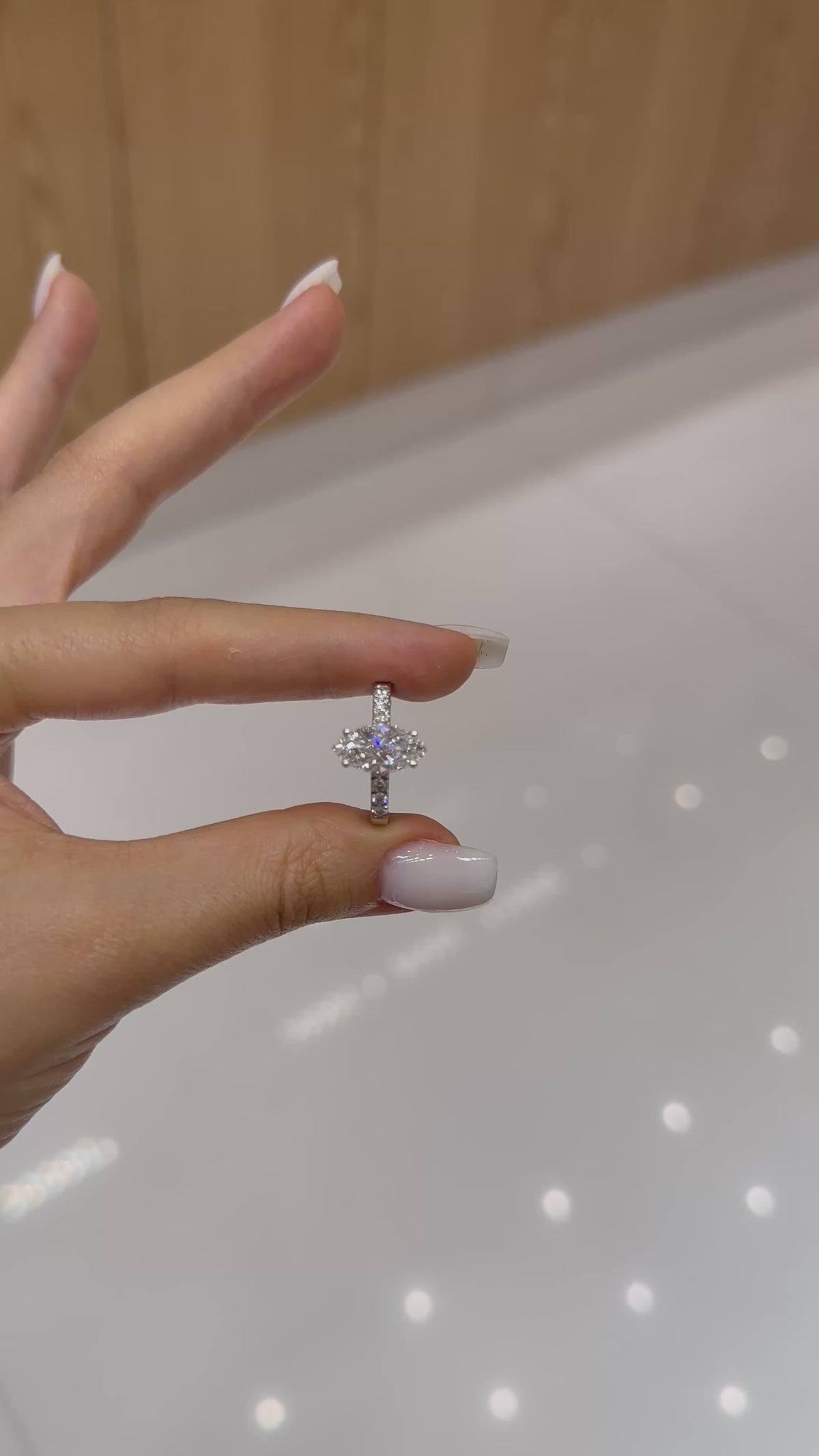 Bague solitaire diamant de laboratoire marquise 2 carats certifié IGI, or blanc 18 carats – vidéo 2 – Diamea