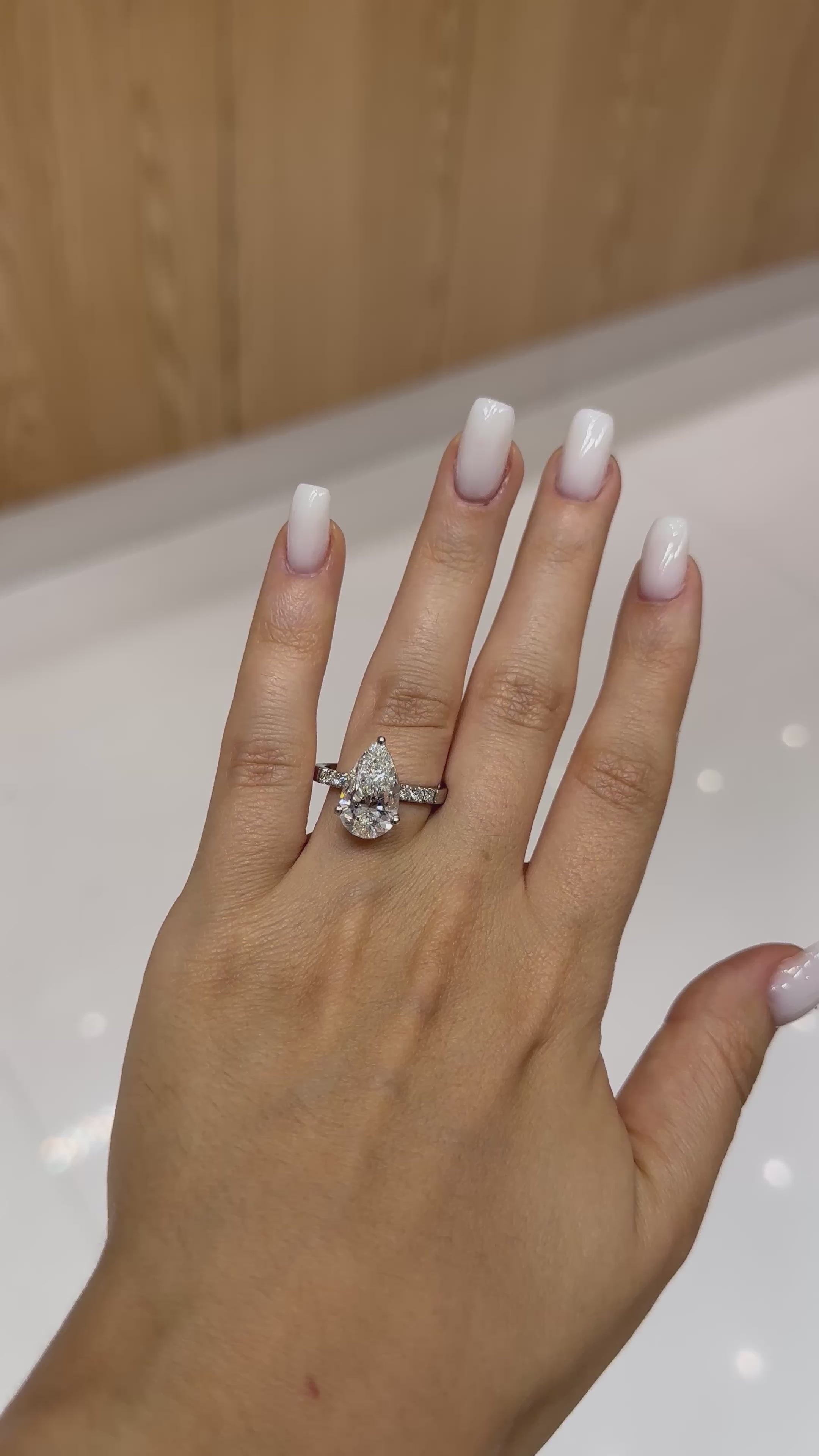 Vidéo bague solitaire diamant de laboratoire poire 4 ct – Diamea