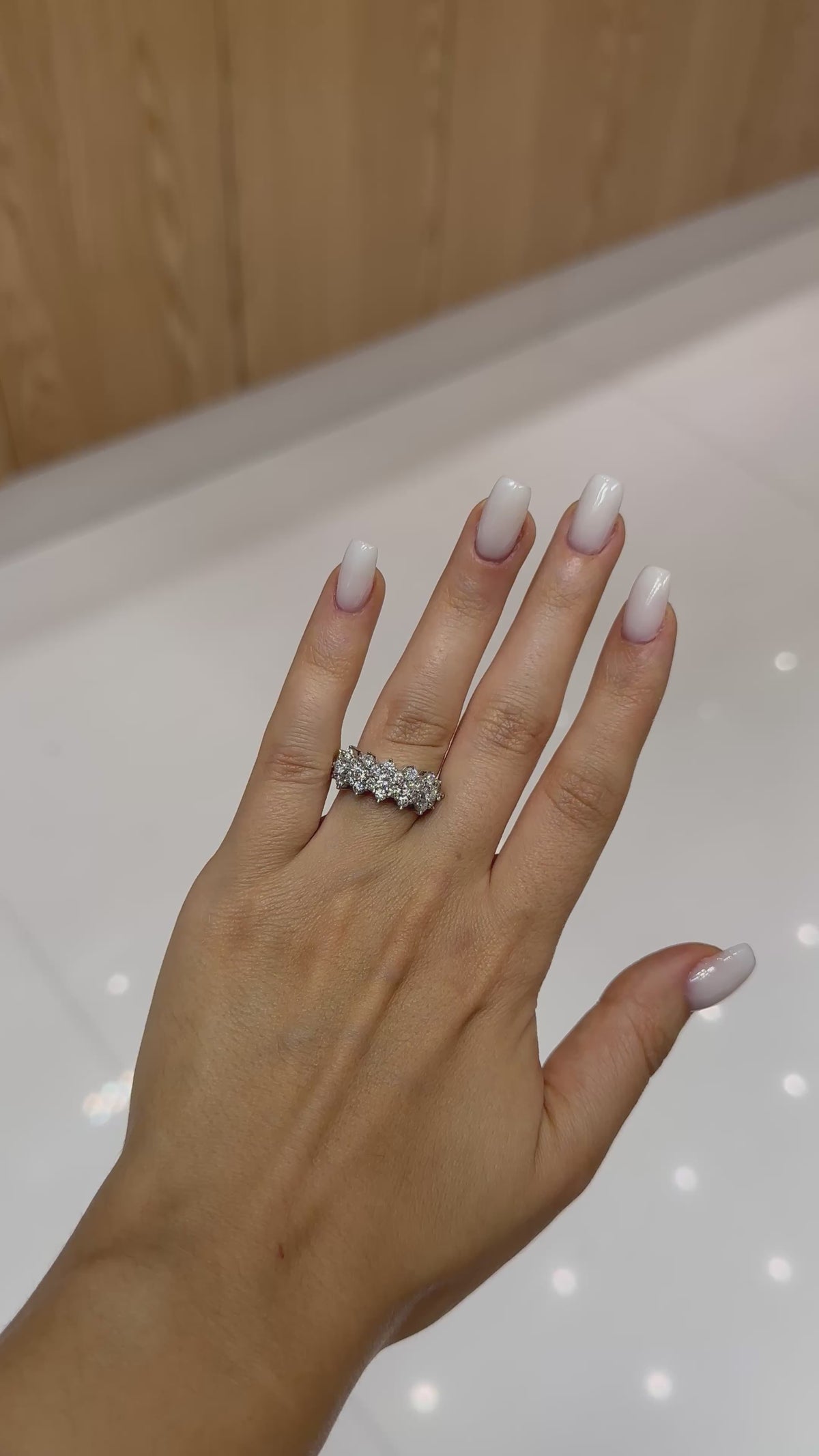 Bague fleur diamant Marguerite Diamants en or blanc 18 carats, 1,50 ct de diamants naturels – Diamea – vidéo 1
