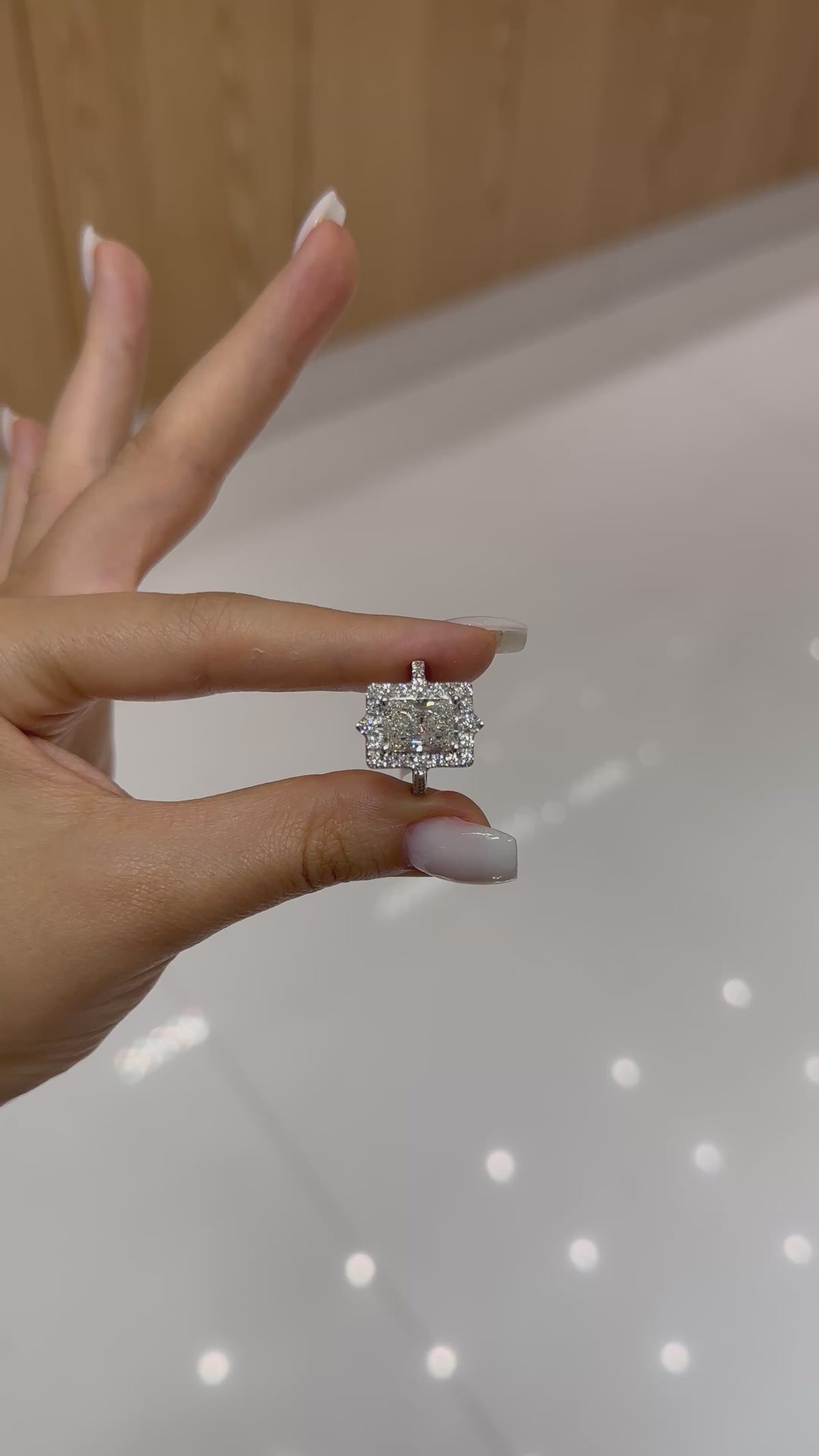 Vidéo portée bague diamant de laboratoire rectangulaire 3 ct – Diamea