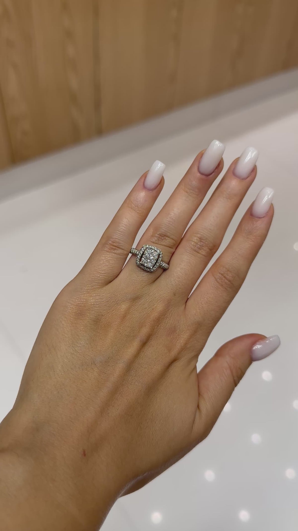 Bague diamant Rectangulaire Diamants en or blanc 18 carats, 0,81 ct de diamants naturels – Diamea – vidéo 1