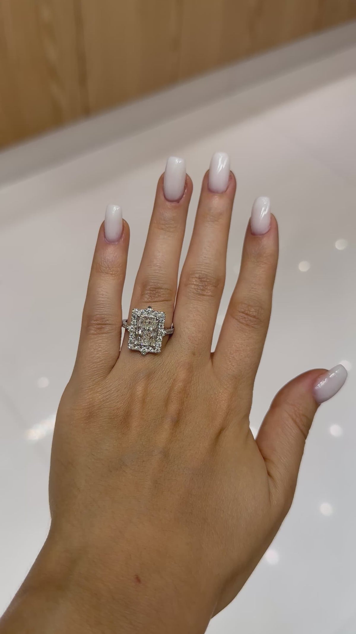 Vidéo bague diamant de laboratoire rectangulaire 3 ct – Diamea