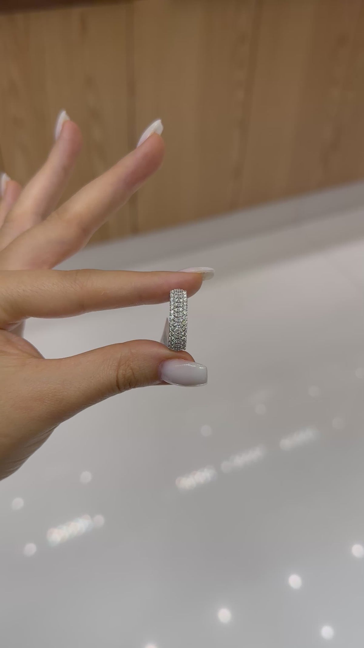Bague bandeau diamant Bandeau Diamants en or blanc 18 carats, 0,53 ct de diamants naturels – Diamea – vidéo 2