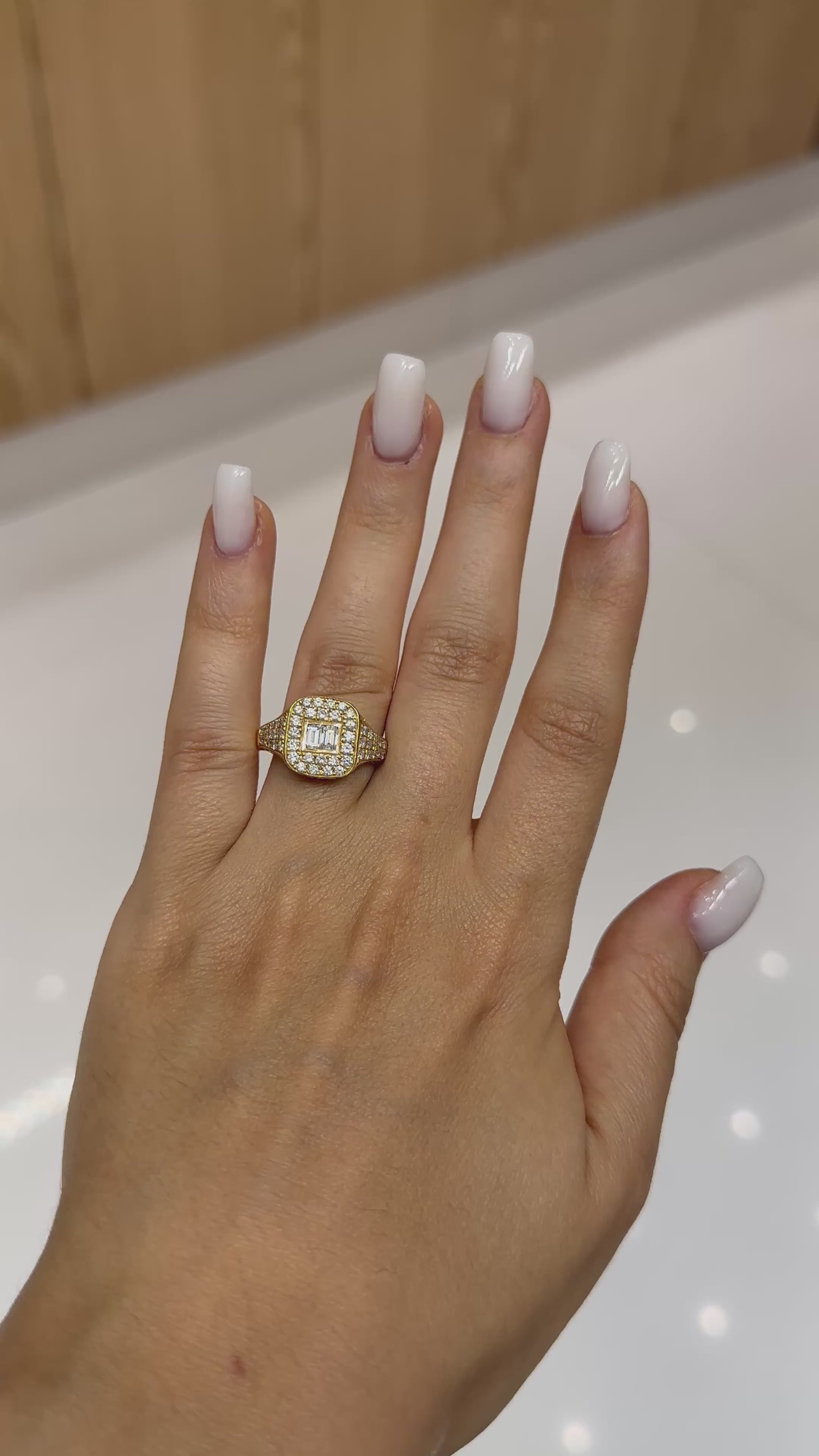 Bague diamant Carré Diamants en or jaune 18 carats, 1,77 ct de diamants naturels – Diamea – vidéo 1