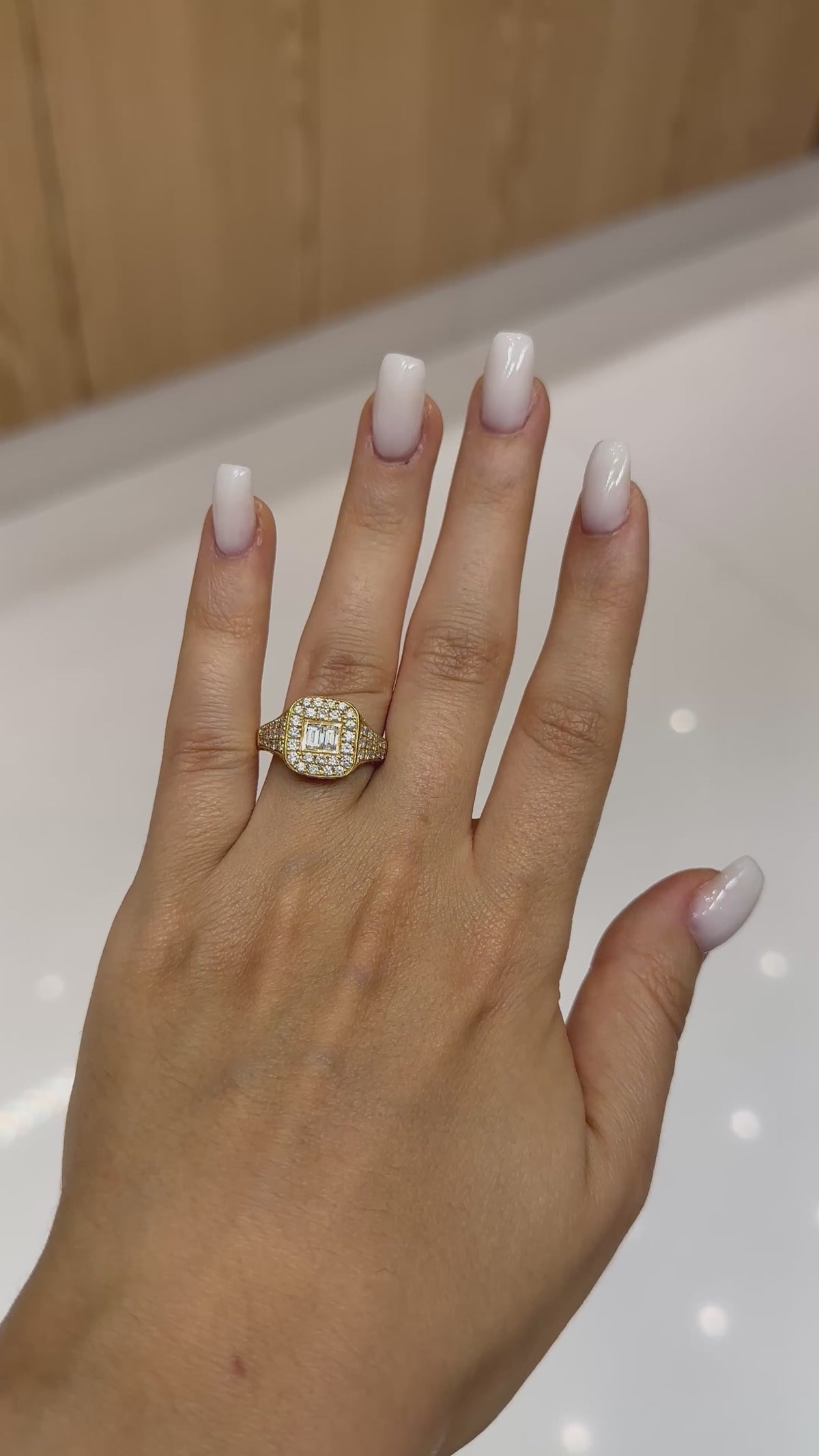 Bague diamant Carré Diamants en or jaune 18 carats, 1,77 ct de diamants naturels – Diamea – vidéo 1