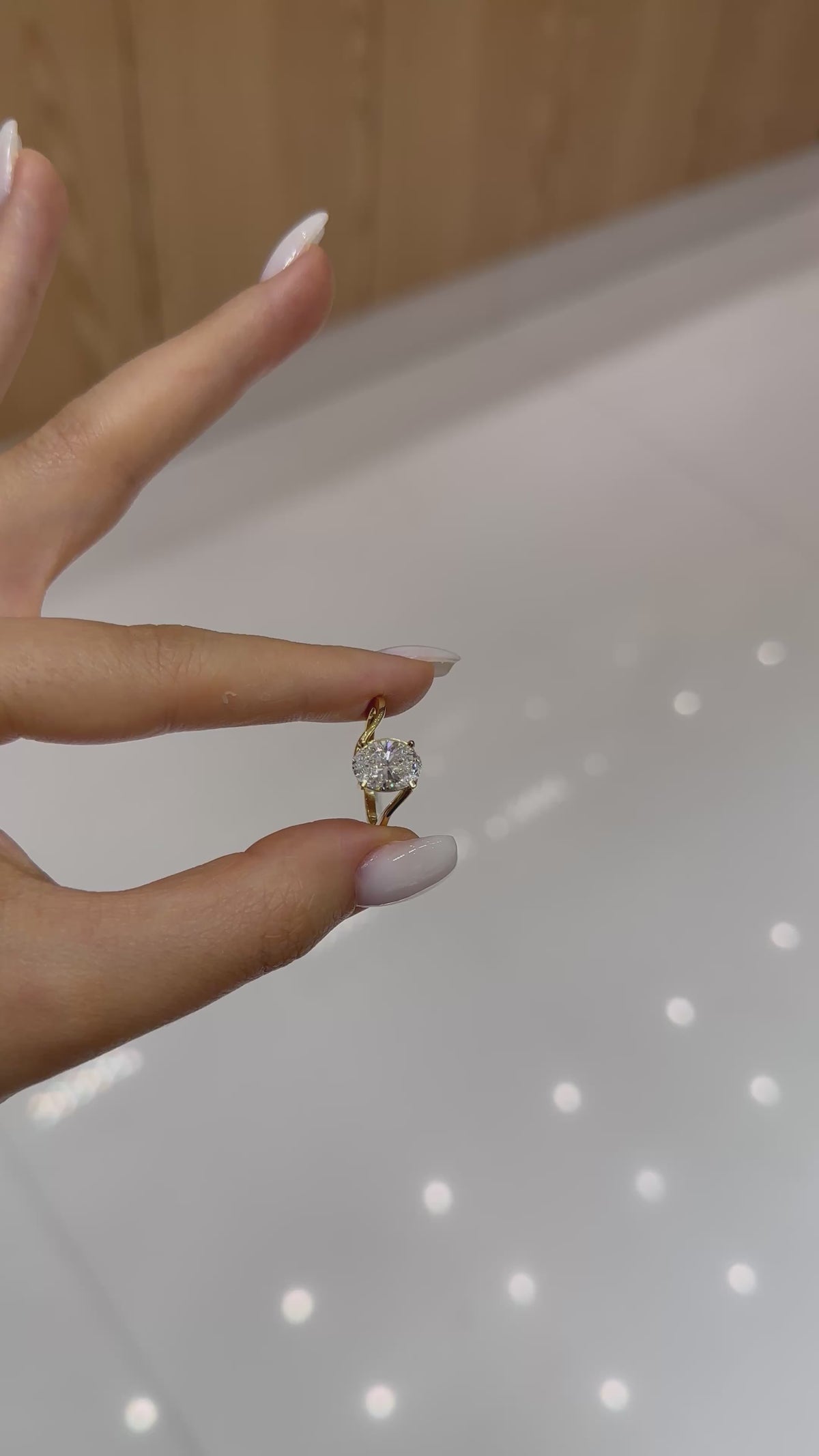 Vidéo portée bague solitaire diamant de laboratoire ovale 2 ct – Diamea