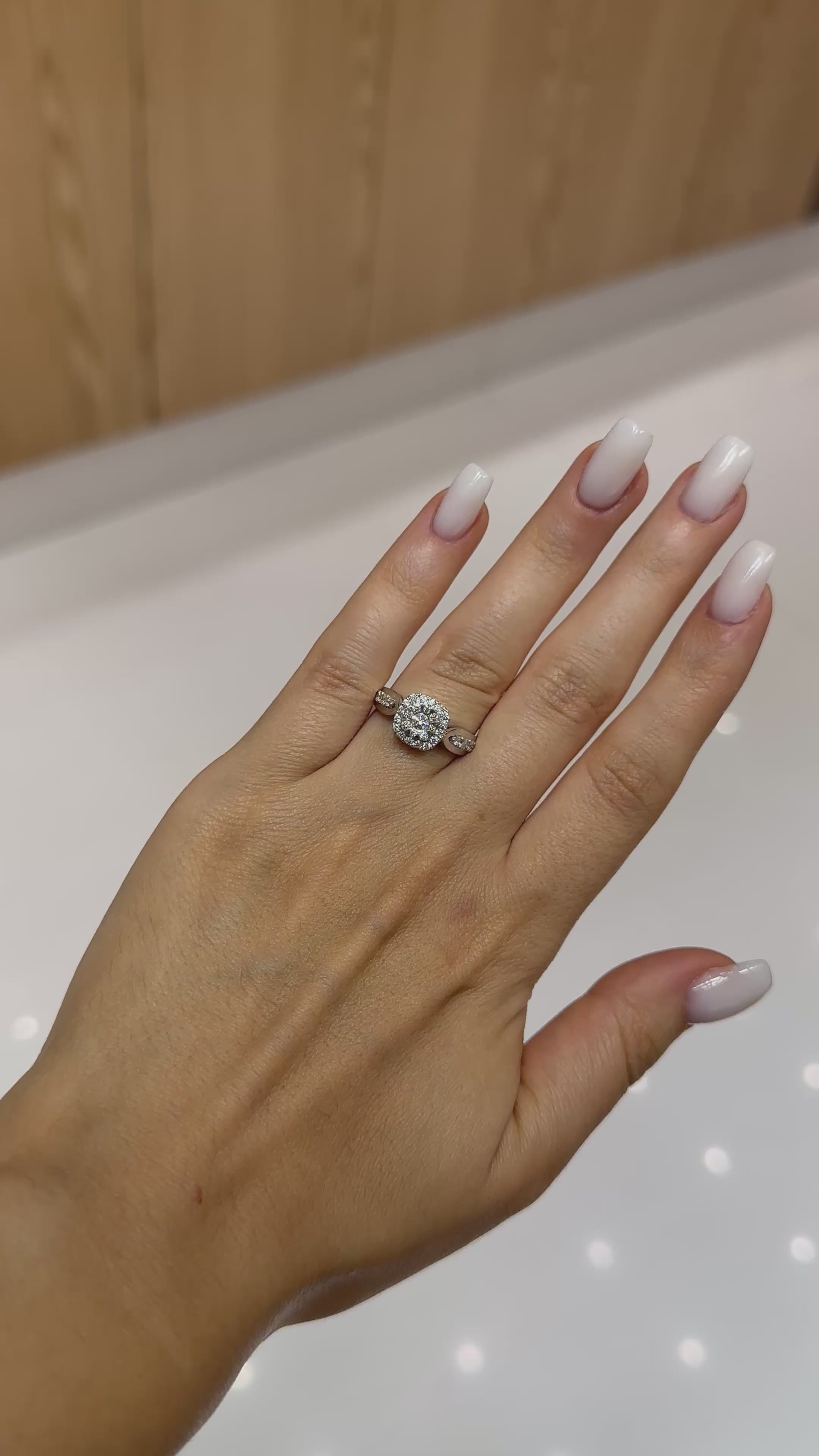 Bague diamant Carré Diamants en or blanc 18 carats, 0,32 ct de diamants naturels – Diamea – vidéo 1
