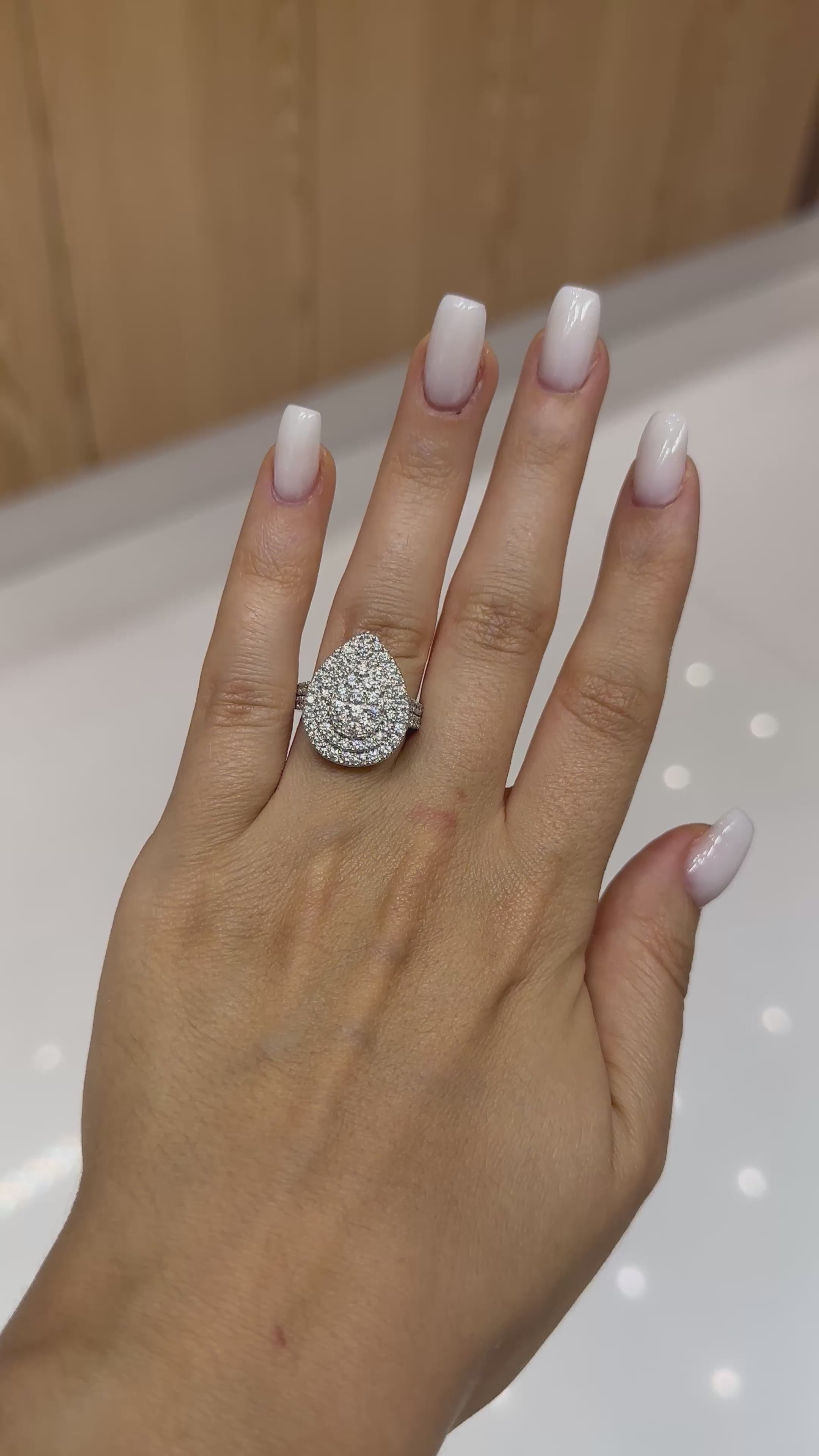 Bague diamant Poire Diamants en or blanc 18 carats, 1,30 ct de diamants naturels – Diamea – vidéo 1