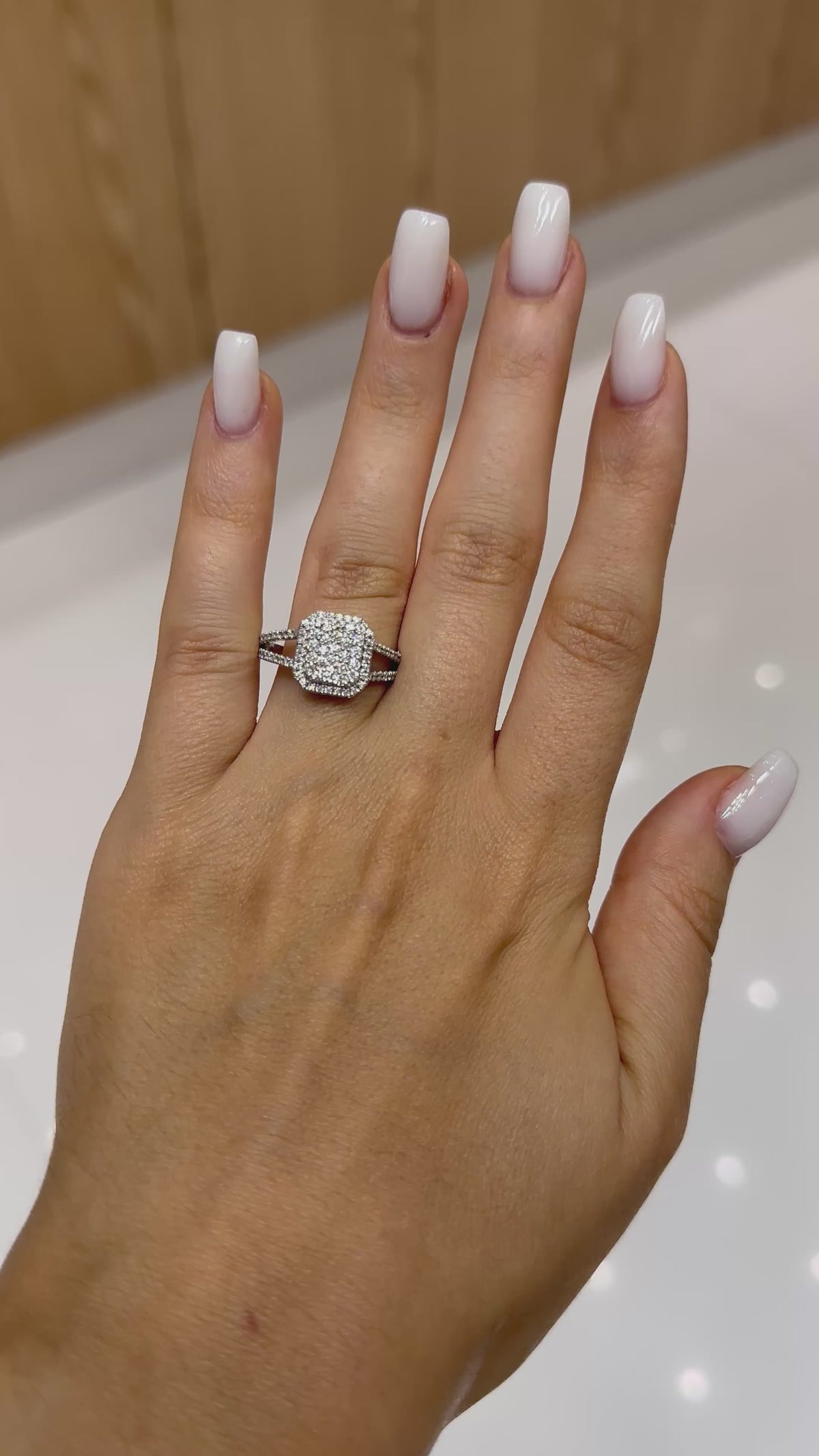 Bague diamant Carré Diamants en or blanc 18 carats, 0,59 ct de diamants naturels – Diamea – vidéo 1