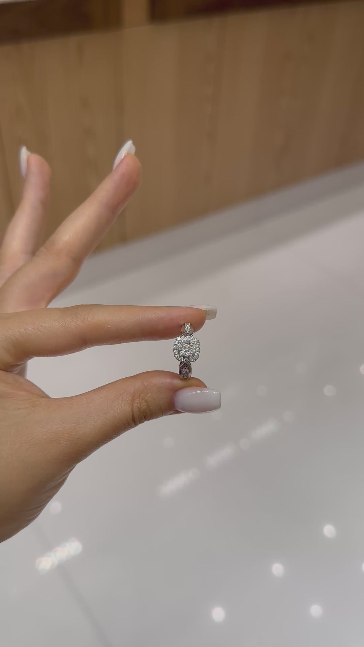 Bague diamant Carré Diamants en or blanc 18 carats, 0,32 ct de diamants naturels – Diamea – vidéo 2