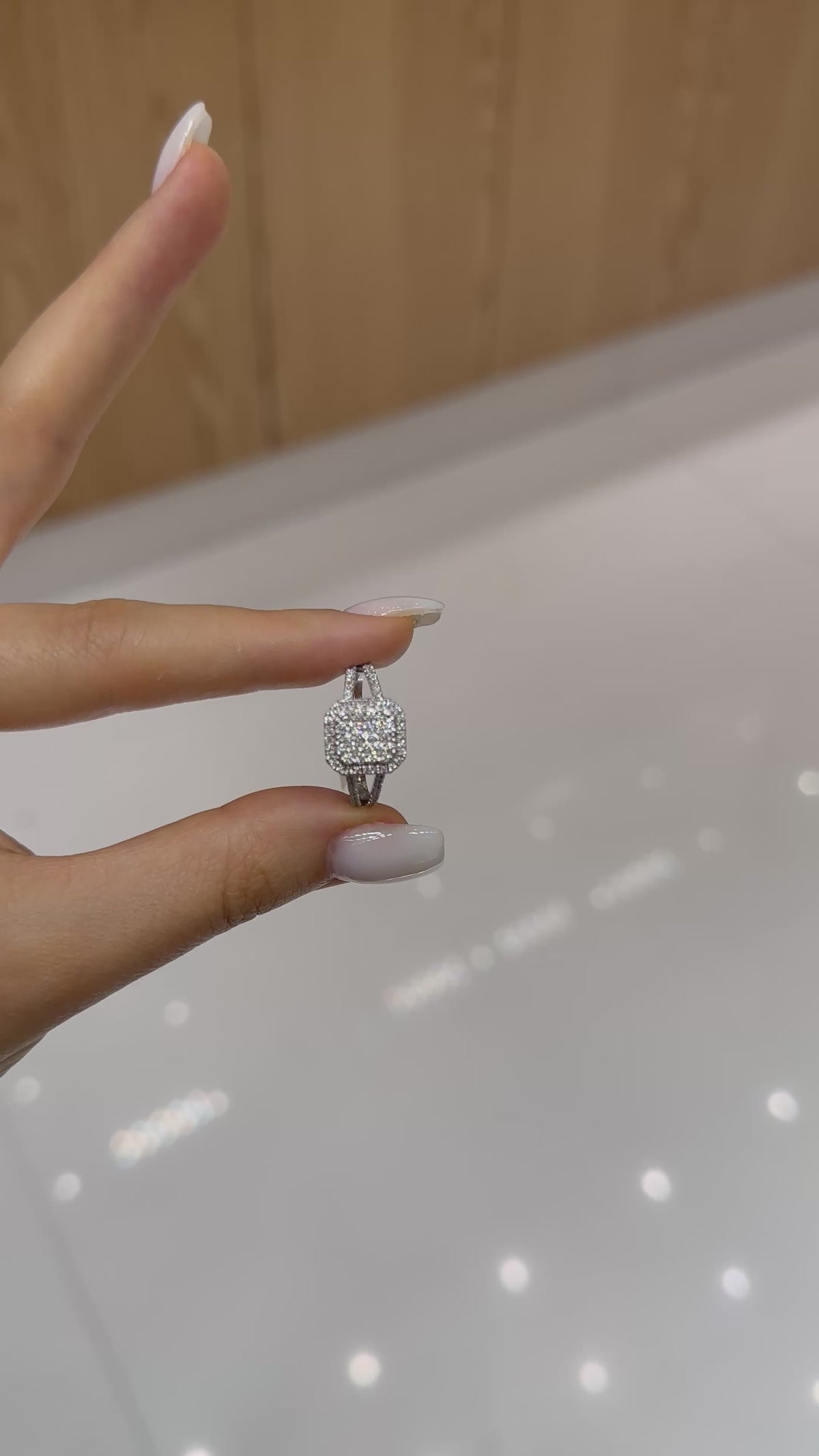Bague diamant Carré Diamants en or blanc 18 carats, 0,59 ct de diamants naturels – Diamea – vidéo 2