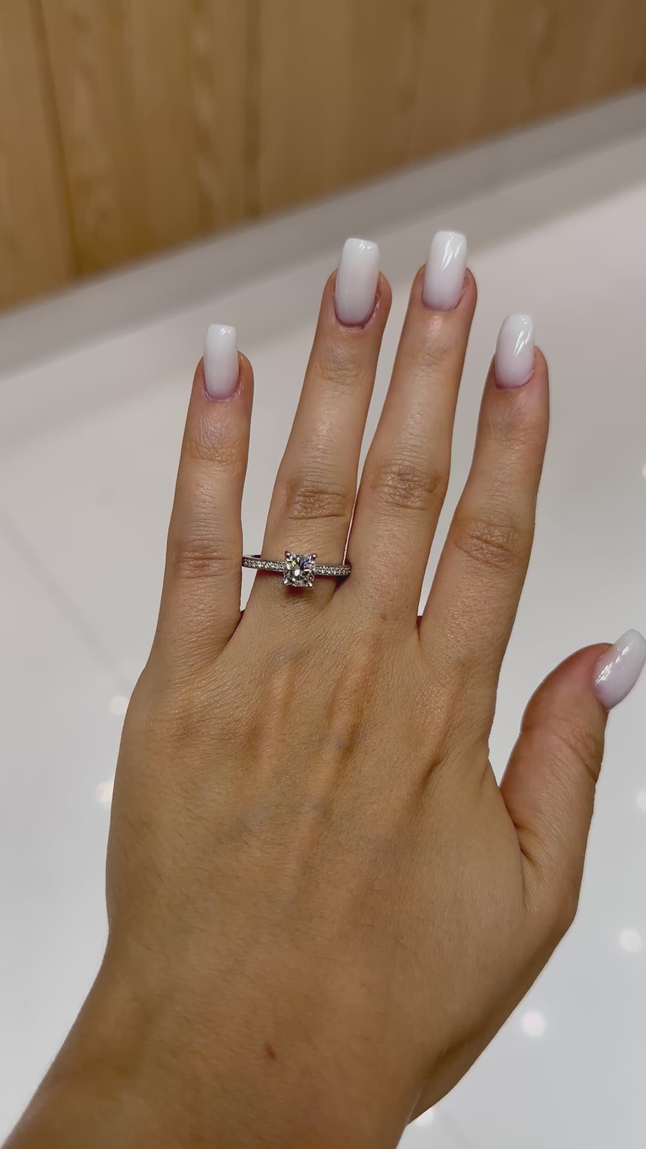 Vidéo bague solitaire diamant de laboratoire coussin 1 ct – Diamea