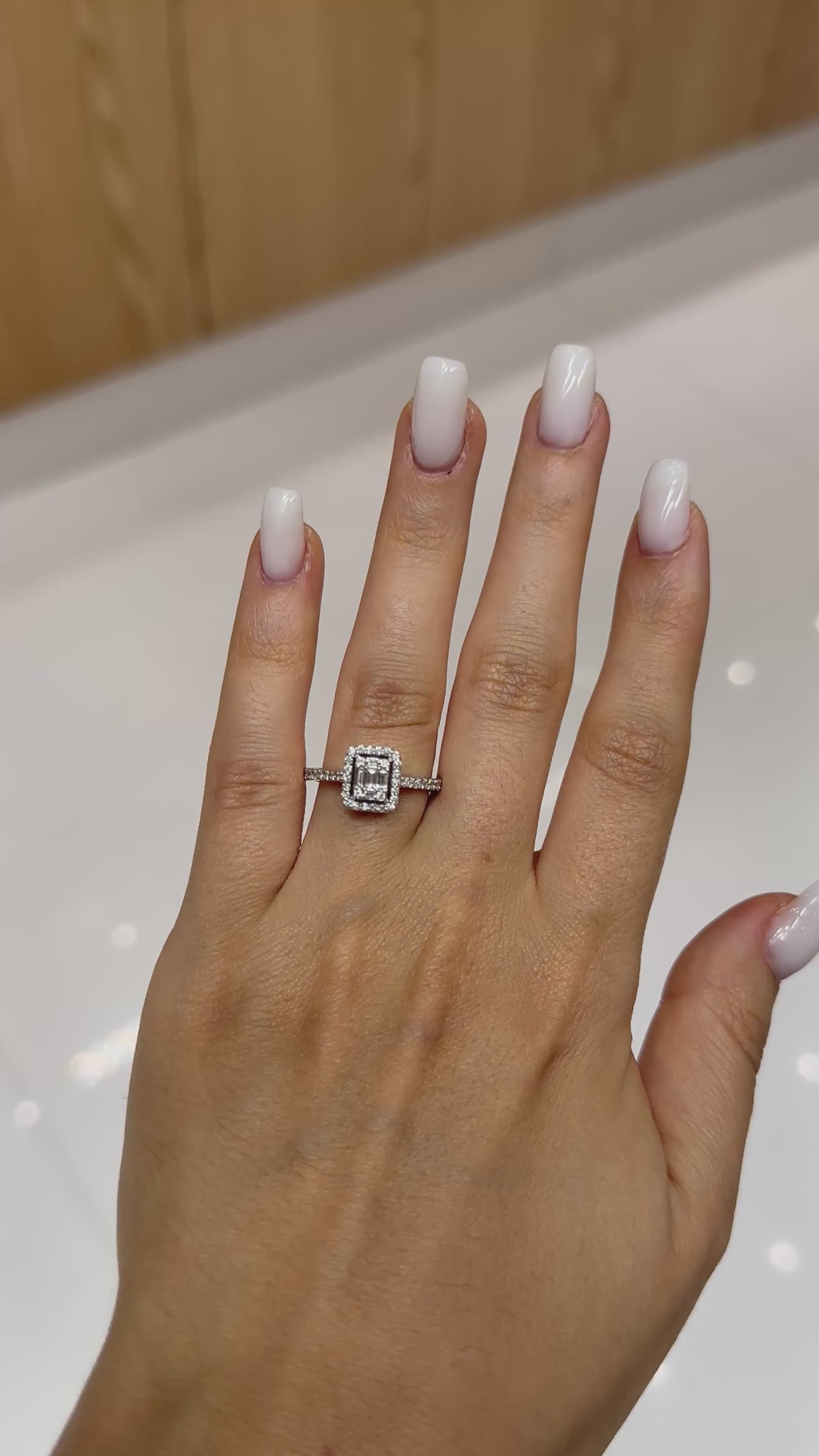 Bague diamant Carré Diamants en or blanc 18 carats, 0,80 ct de diamants naturels – Diamea – vidéo 1