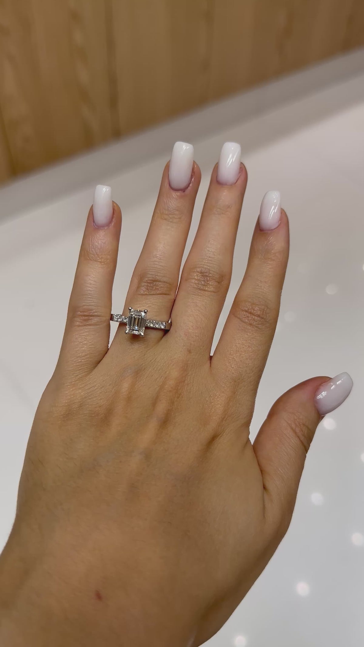 Vidéo bague solitaire diamant de laboratoire émeraude 1,5 ct – Diamea