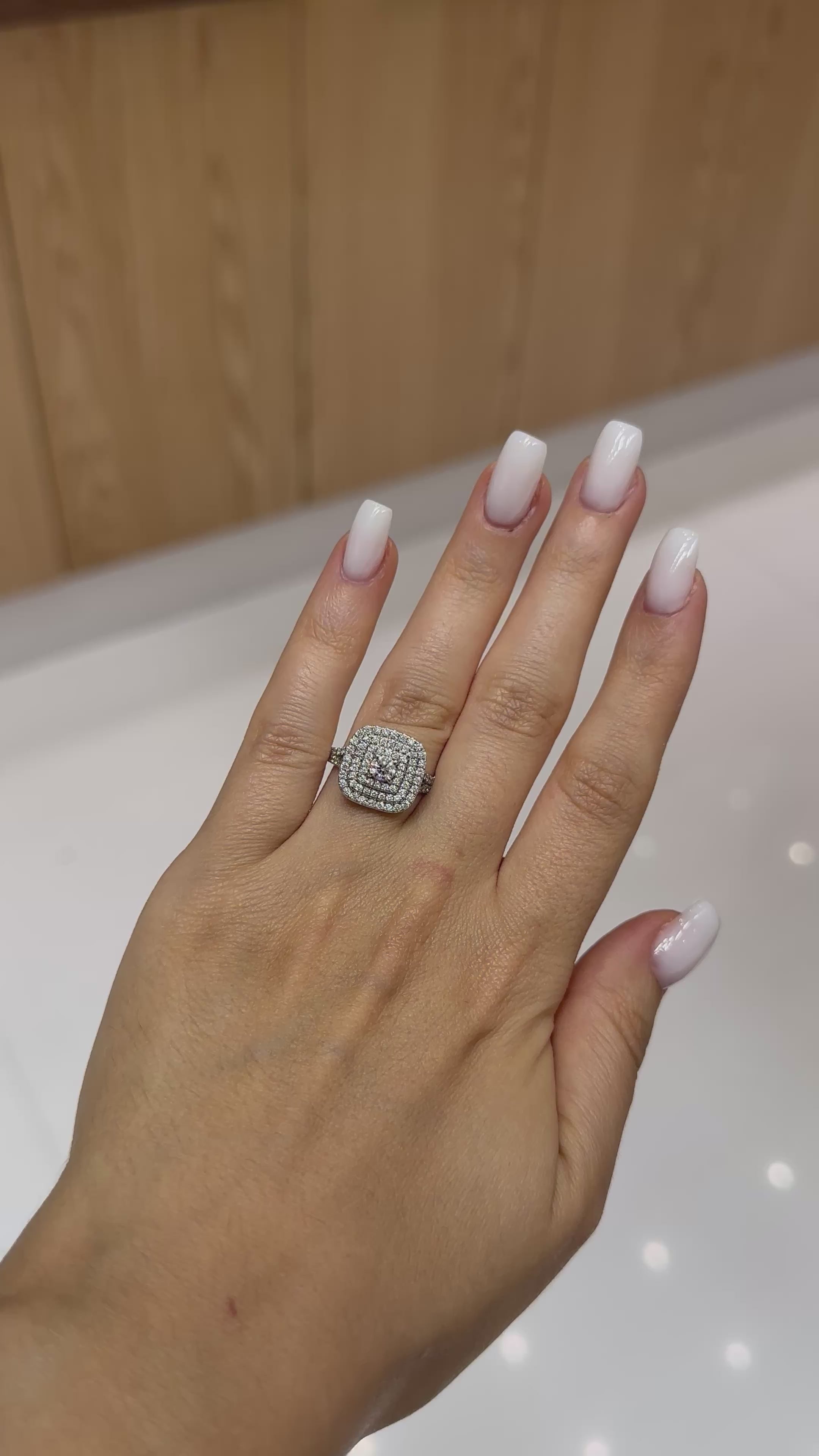 Bague diamant Carré Diamants en or blanc 18 carats, 0,92 ct de diamants naturels – Diamea – vidéo 1