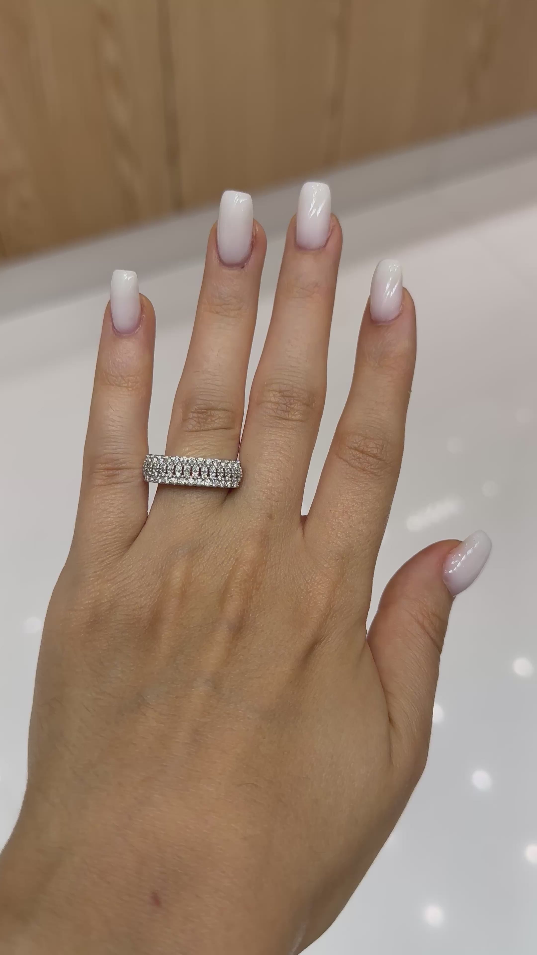 Bague bandeau diamant Bandeau Diamants en or blanc 18 carats, 0,53 ct de diamants naturels – Diamea – vidéo 1