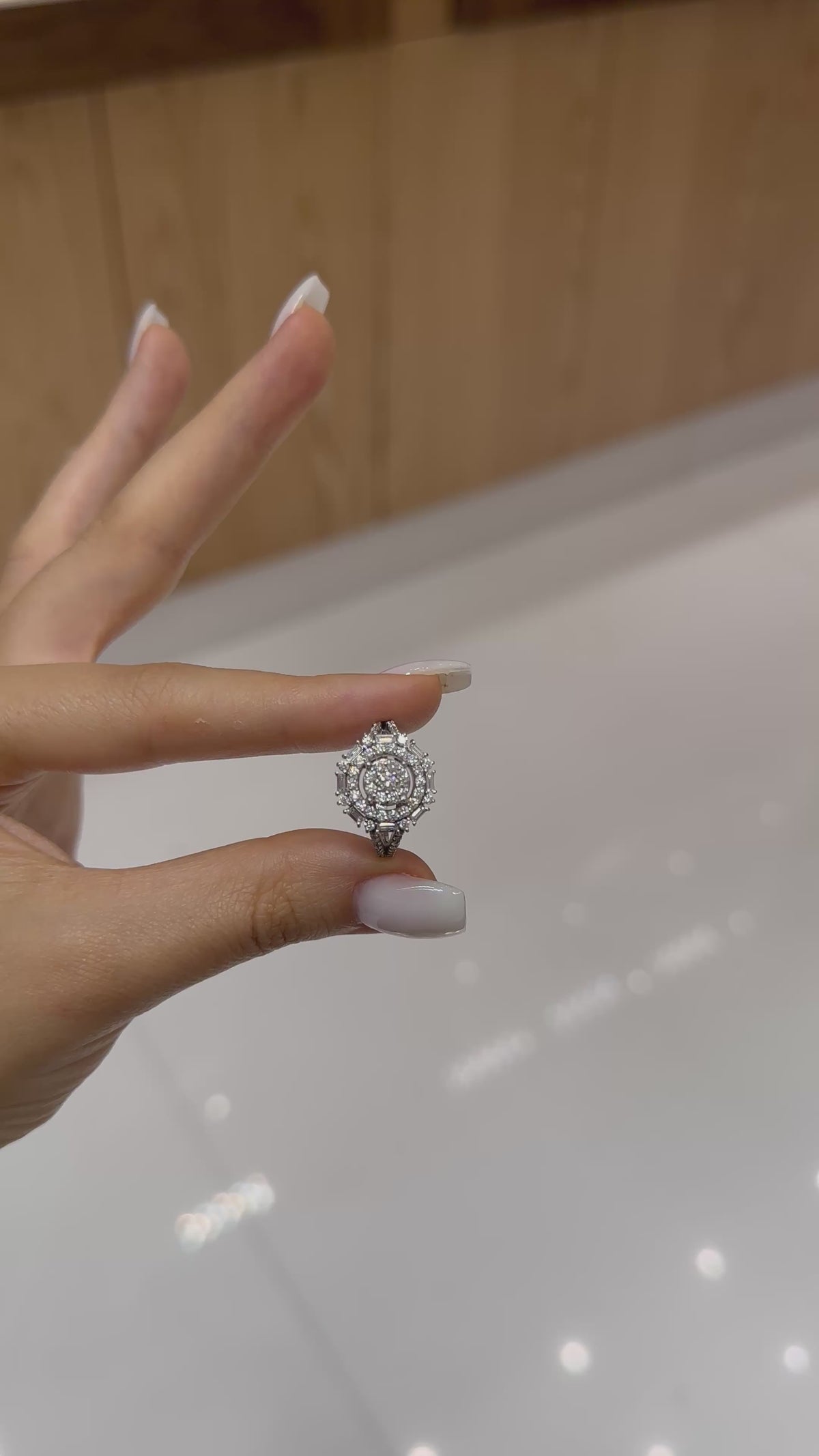 Bague diamant Ronds Baguettes en or blanc 18 carats, 0,95 ct de diamants naturels – Diamea – vidéo 2