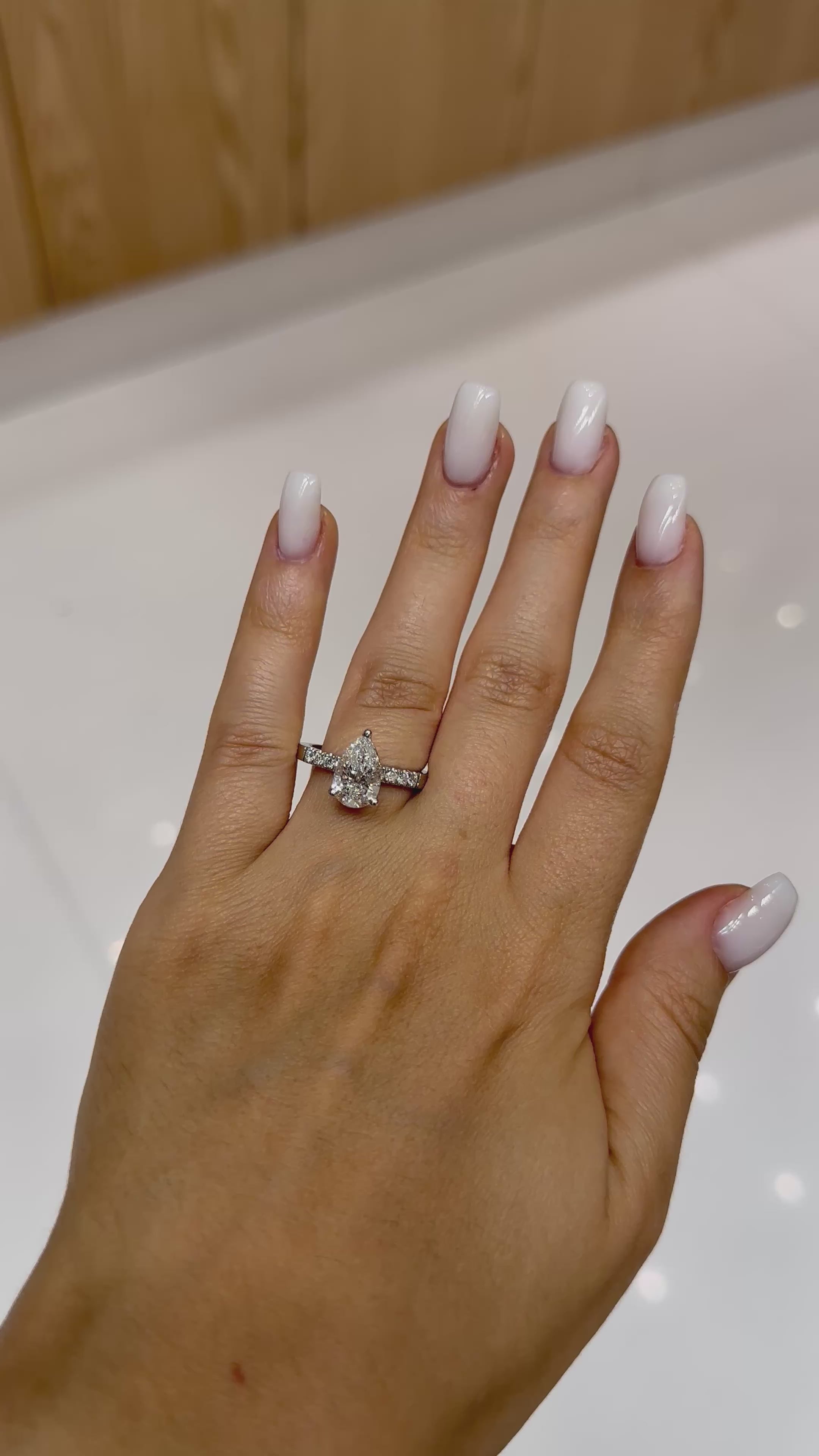 Vidéo bague solitaire diamant de laboratoire poire 2 ct pavée – Diamea
