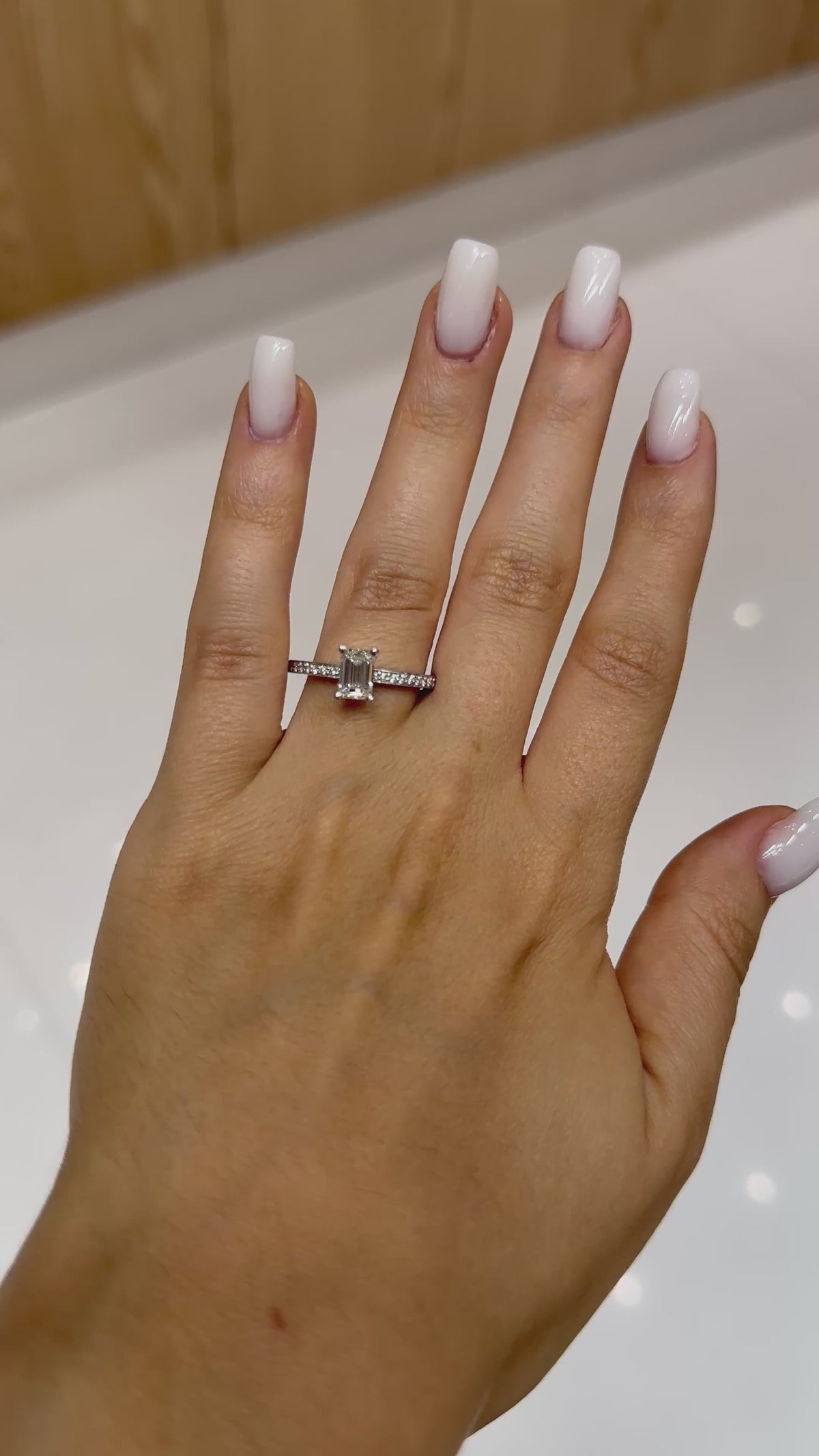 Vidéo bague solitaire diamant de laboratoire émeraude 1 ct – Diamea