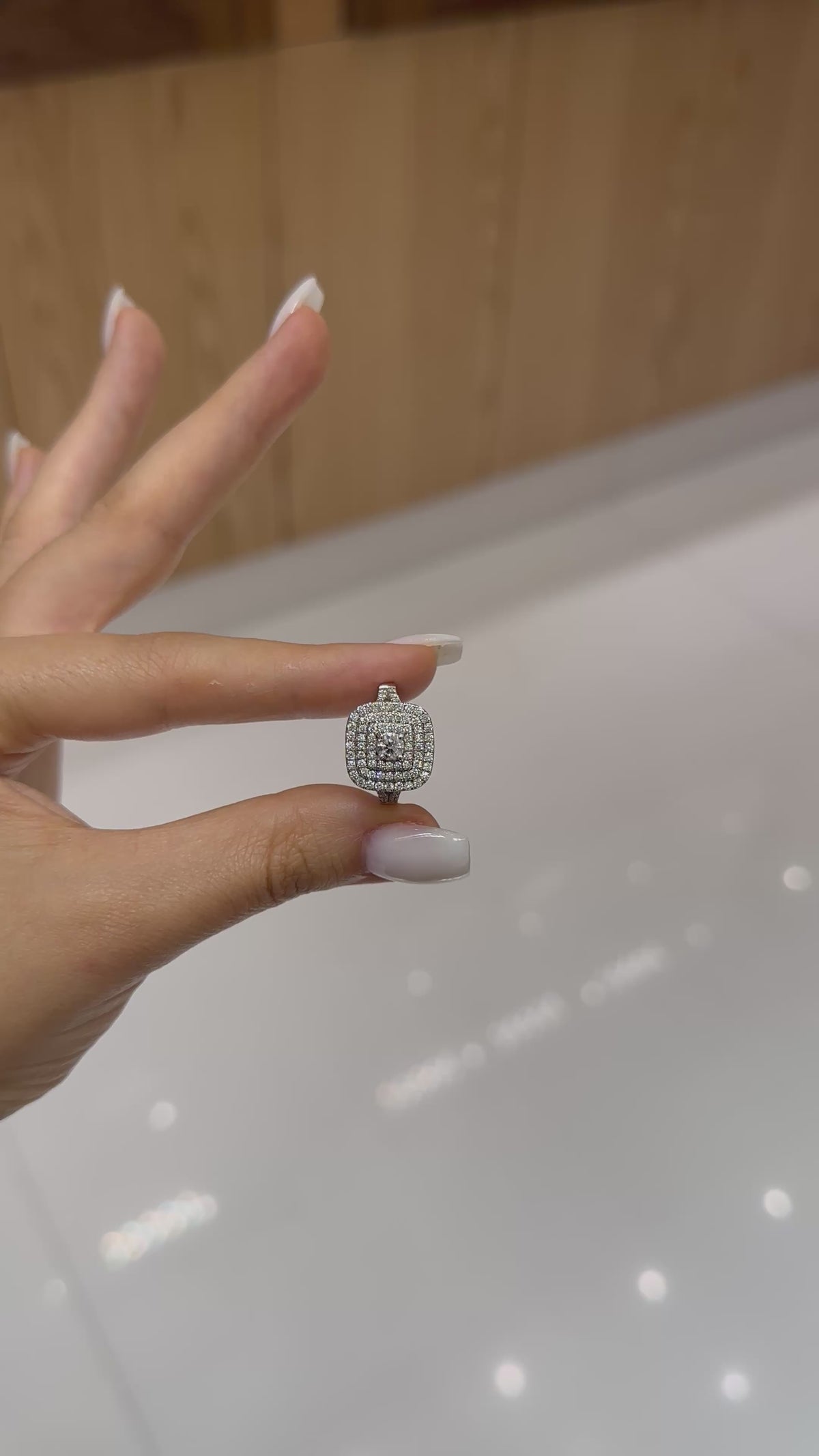 Bague diamant Carré Diamants en or blanc 18 carats, 0,92 ct de diamants naturels – Diamea – vidéo 2