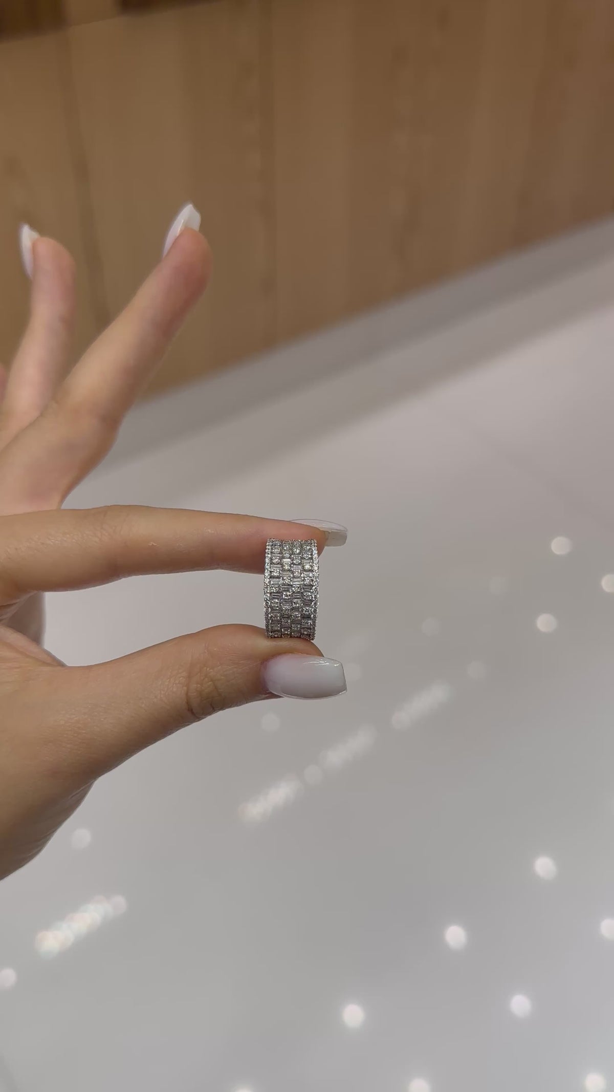 Bague diamant Diamants Baguette et Rond en or blanc 18 carats, 1,56 ct de diamants naturels – Diamea – vidéo 2