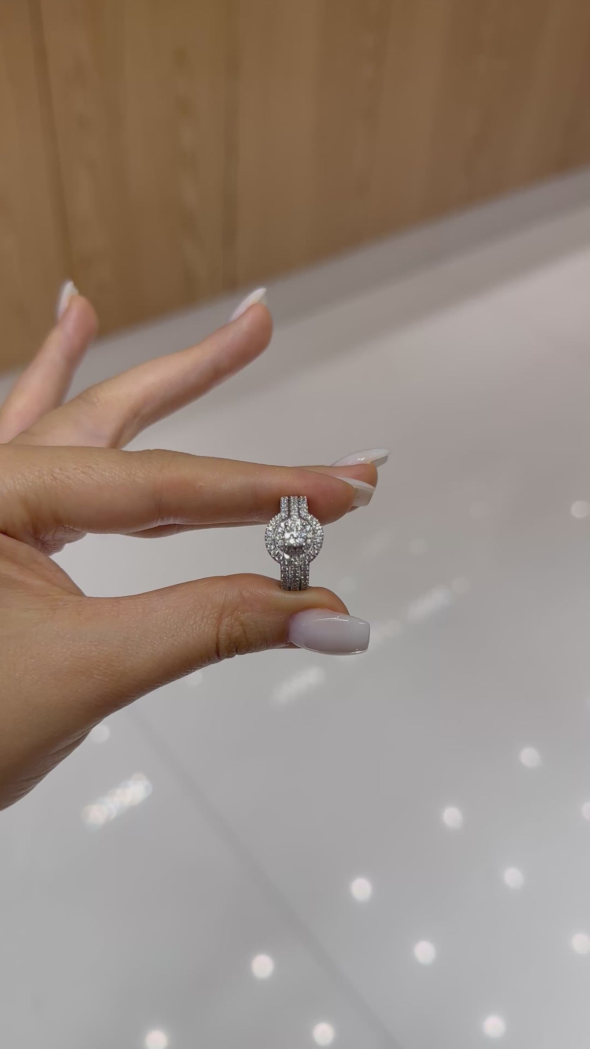 Bague diamant 3 Bandes Ronde Diamants en or blanc 18 carats, 0,58 ct de diamants naturels – Diamea – vidéo 2