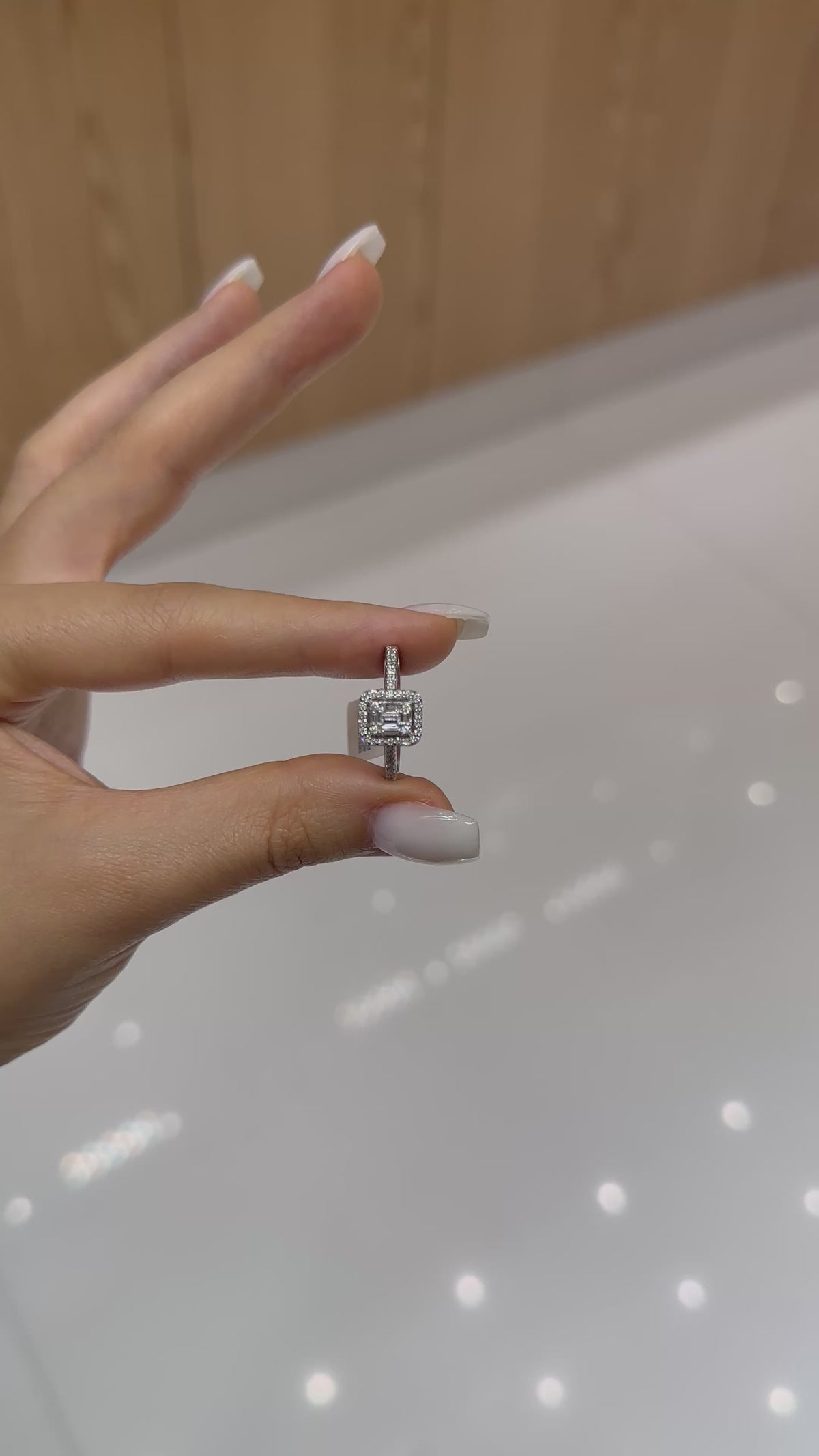 Bague diamant Carré Diamants en or blanc 18 carats, 0,80 ct de diamants naturels – Diamea – vidéo 2