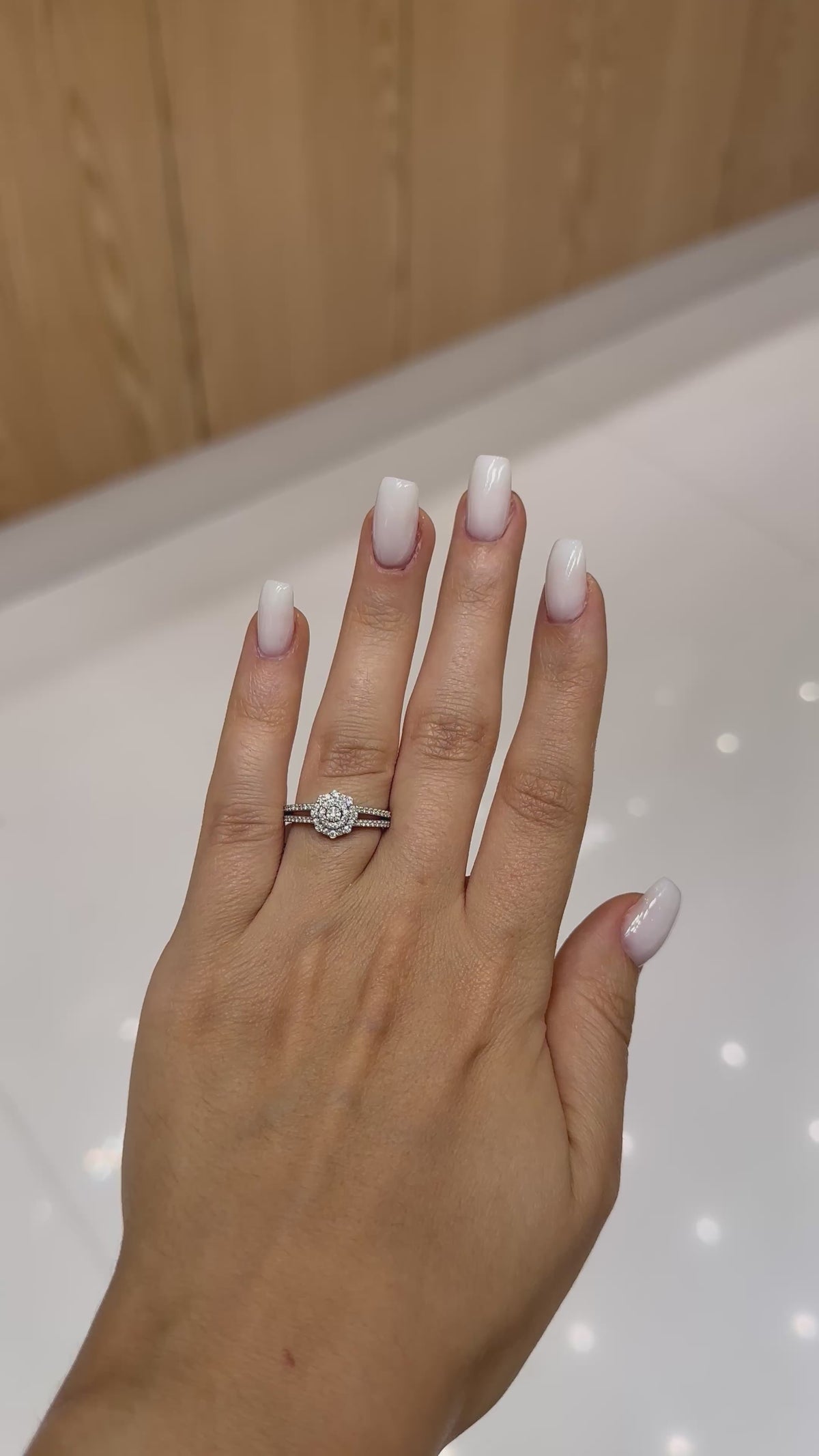 Bague diamant Ronde Diamants en or blanc 18 carats, 0,31 ct de diamants naturels – Diamea – vidéo 1