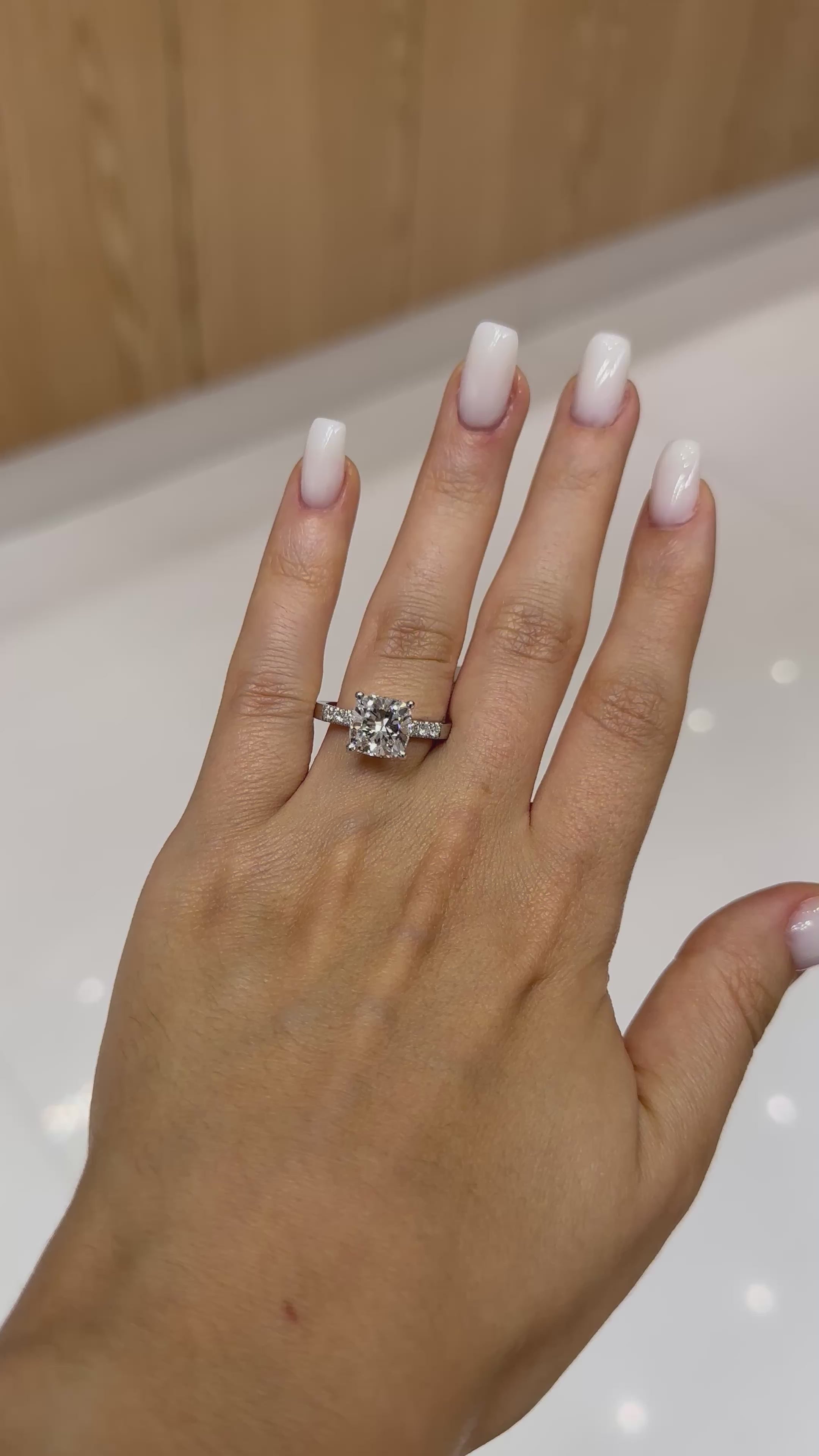 Bague solitaire diamant de laboratoire rond 3 carats certifié IGI, or blanc 18 carats – vidéo 1 – Diamea
