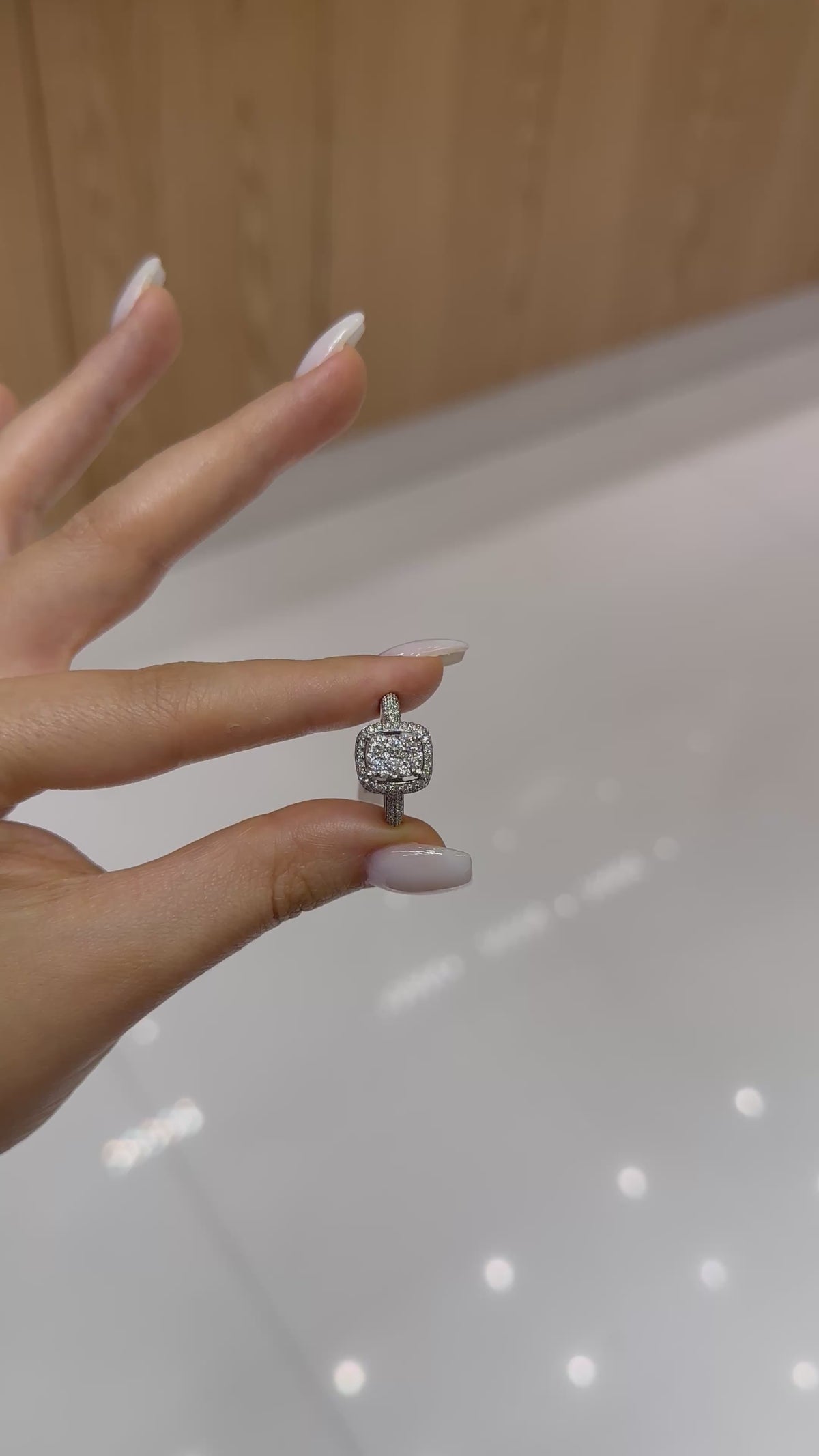 Bague diamant Rectangulaire Diamants en or blanc 18 carats, 0,81 ct de diamants naturels – Diamea – vidéo 2