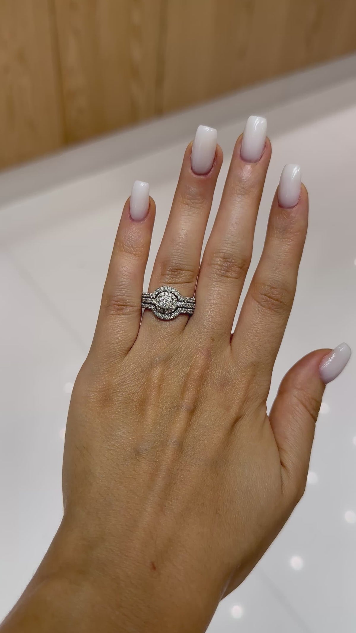 Bague diamant 3 Bandes Ronde Diamants en or blanc 18 carats, 0,58 ct de diamants naturels – Diamea – vidéo 1