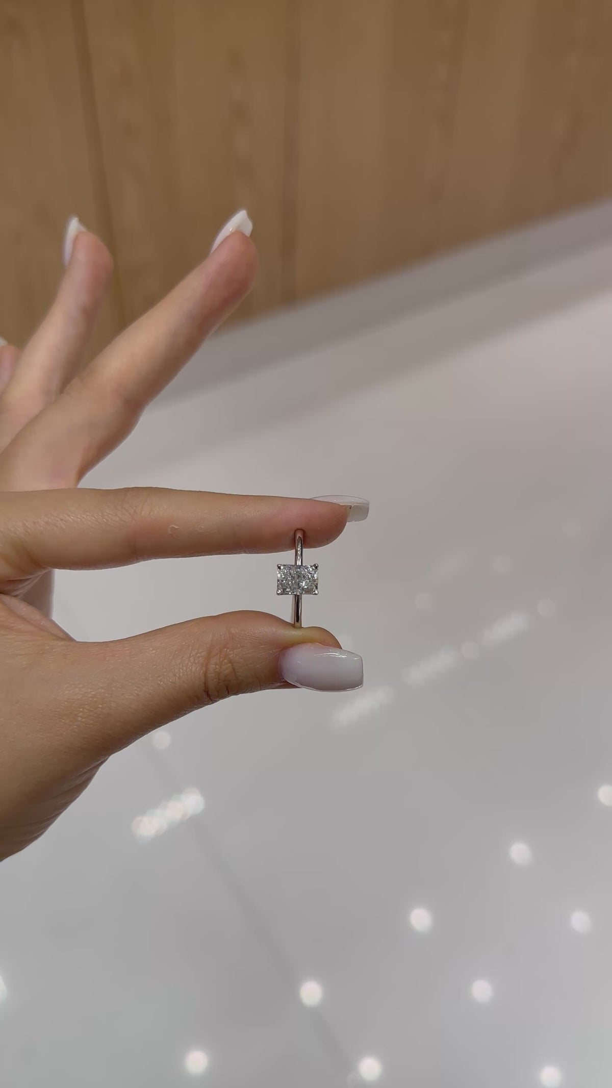 Vidéo portée bague solitaire diamant de laboratoire radiant 1,5 ct – Diamea